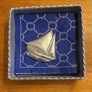 Mariposa Sailboat Twist Napkin Box set
Like new condition